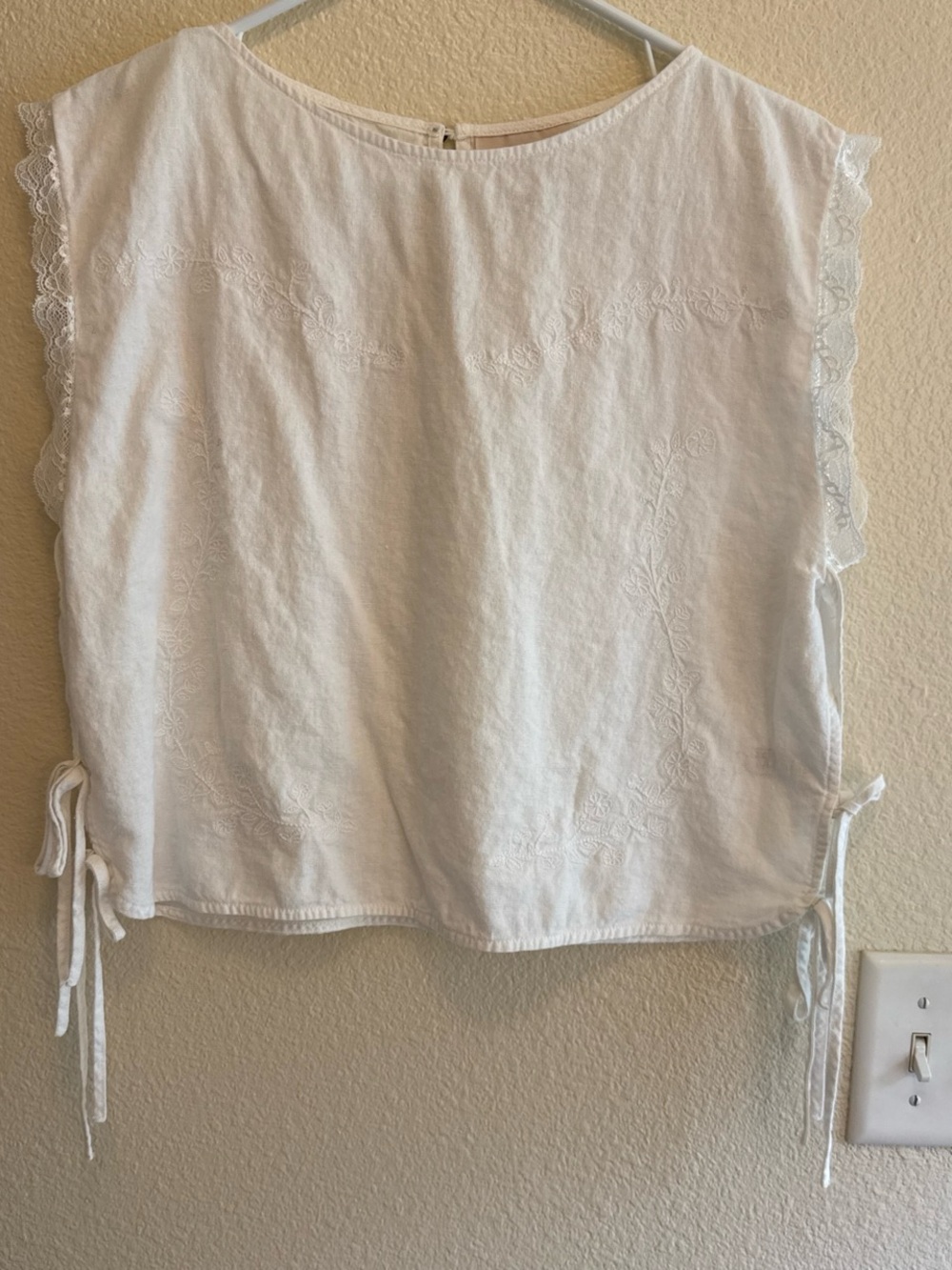 Universal Thread White Cotton Lace-Trim Sleeveless Top